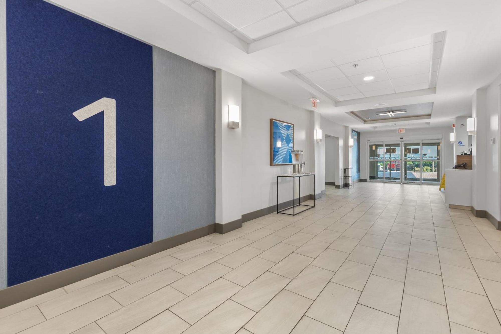 Holiday Inn Express Hotel & Suites Starkville, An Ihg Hotel מראה חיצוני תמונה