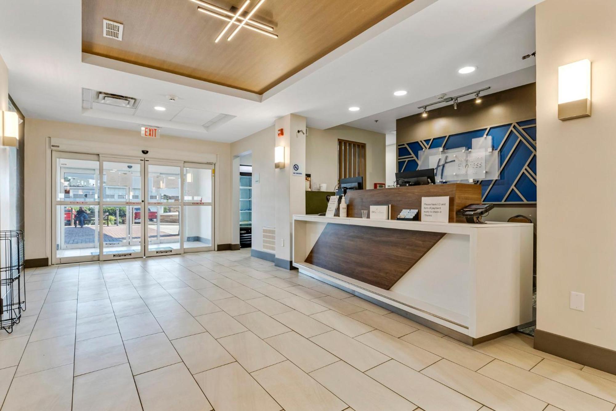 Holiday Inn Express Hotel & Suites Starkville, An Ihg Hotel מראה חיצוני תמונה