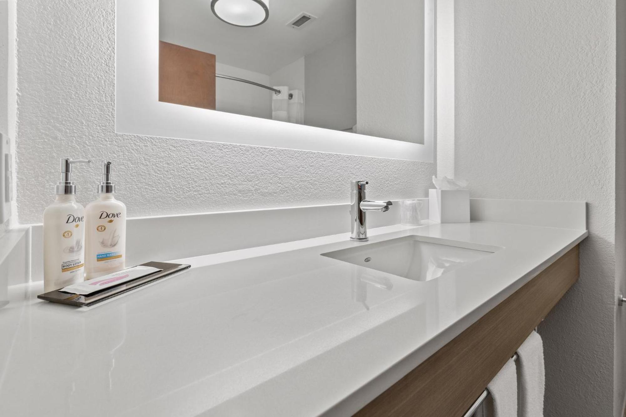 Holiday Inn Express Hotel & Suites Starkville, An Ihg Hotel מראה חיצוני תמונה
