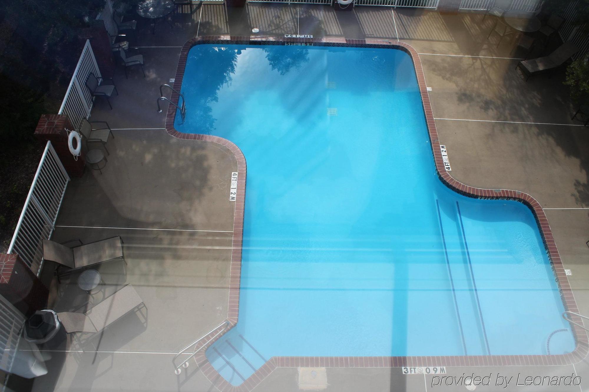 Holiday Inn Express Hotel & Suites Starkville, An Ihg Hotel מראה חיצוני תמונה