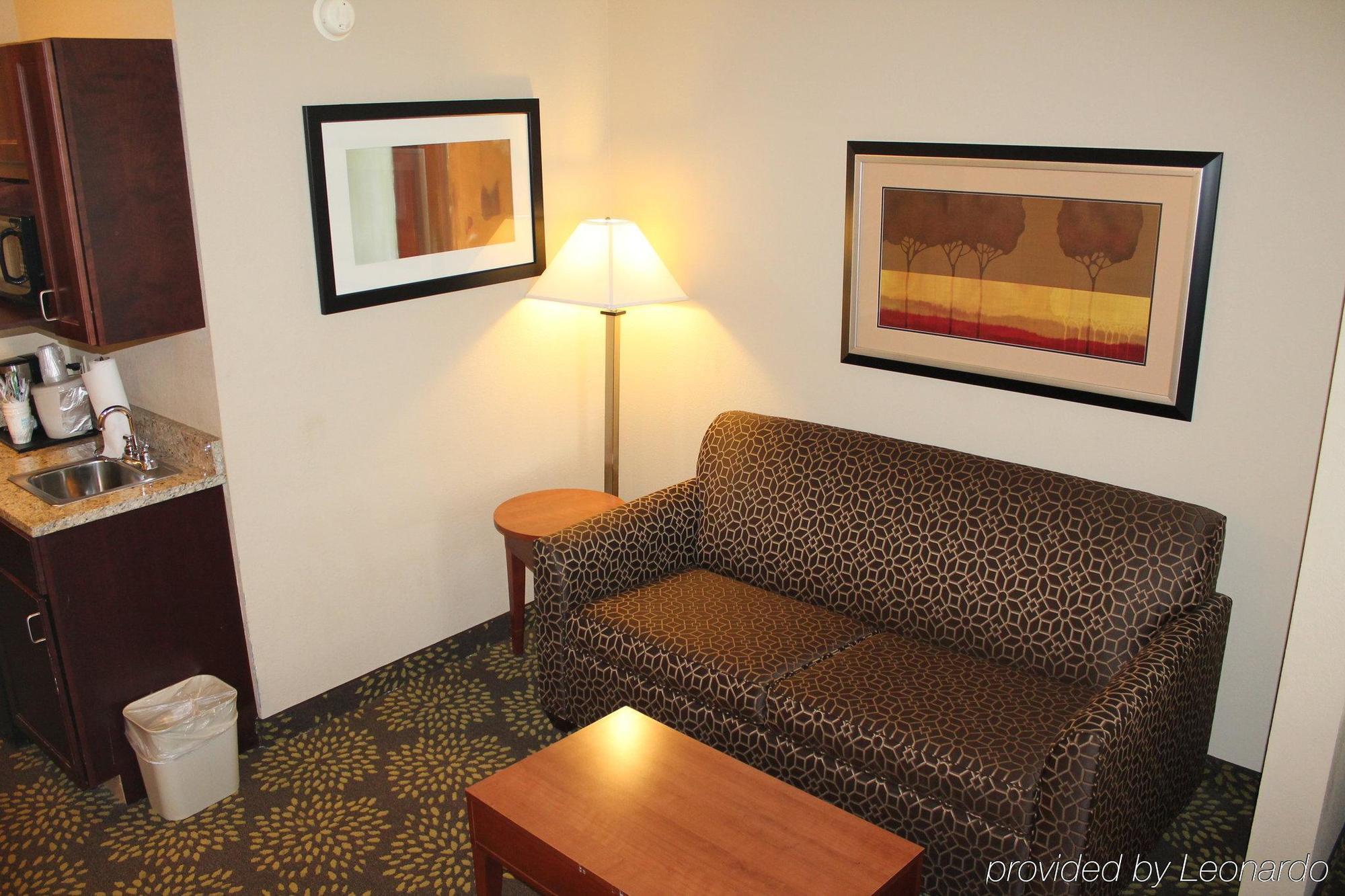 Holiday Inn Express Hotel & Suites Starkville, An Ihg Hotel מראה חיצוני תמונה