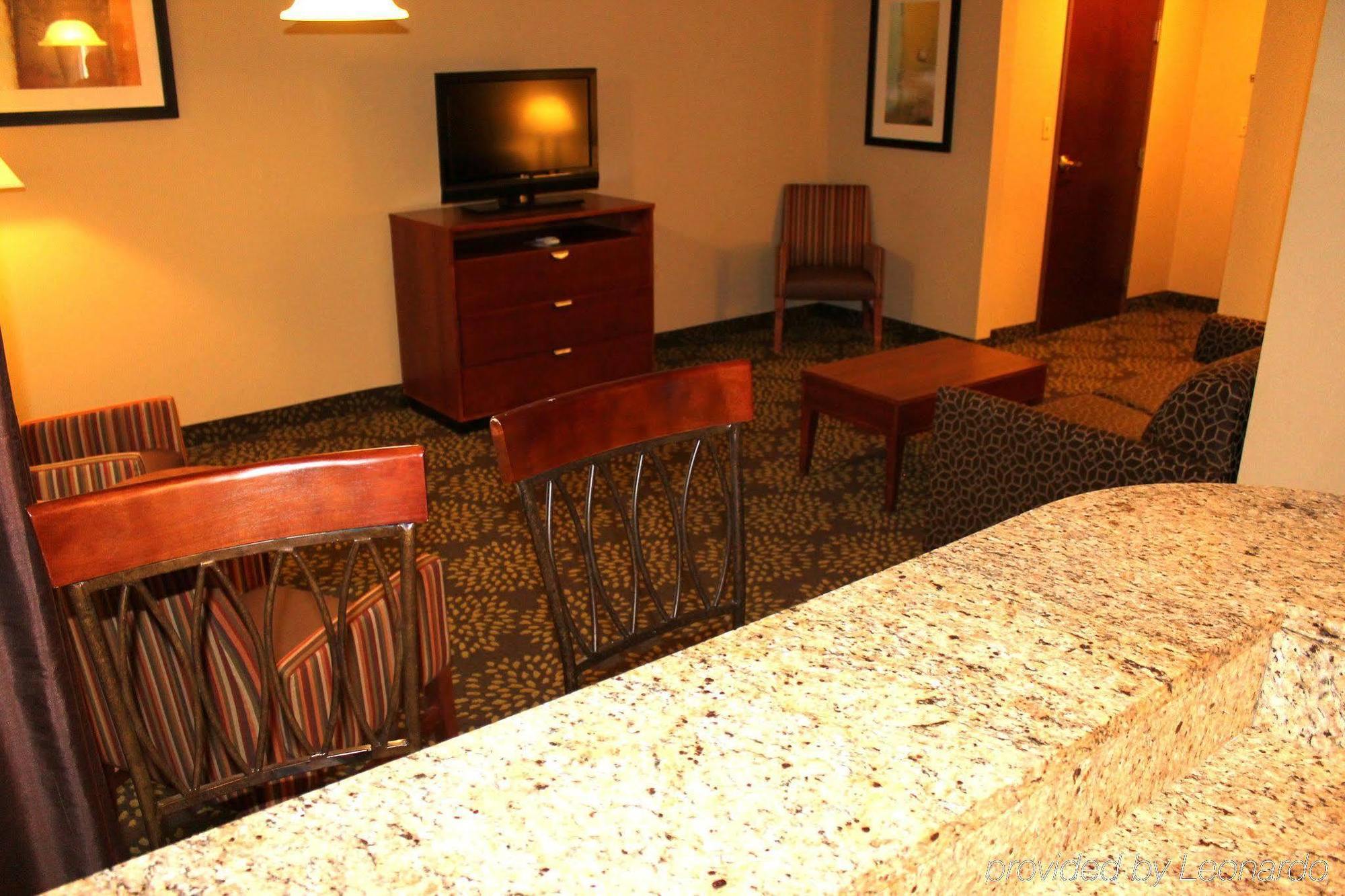 Holiday Inn Express Hotel & Suites Starkville, An Ihg Hotel מראה חיצוני תמונה