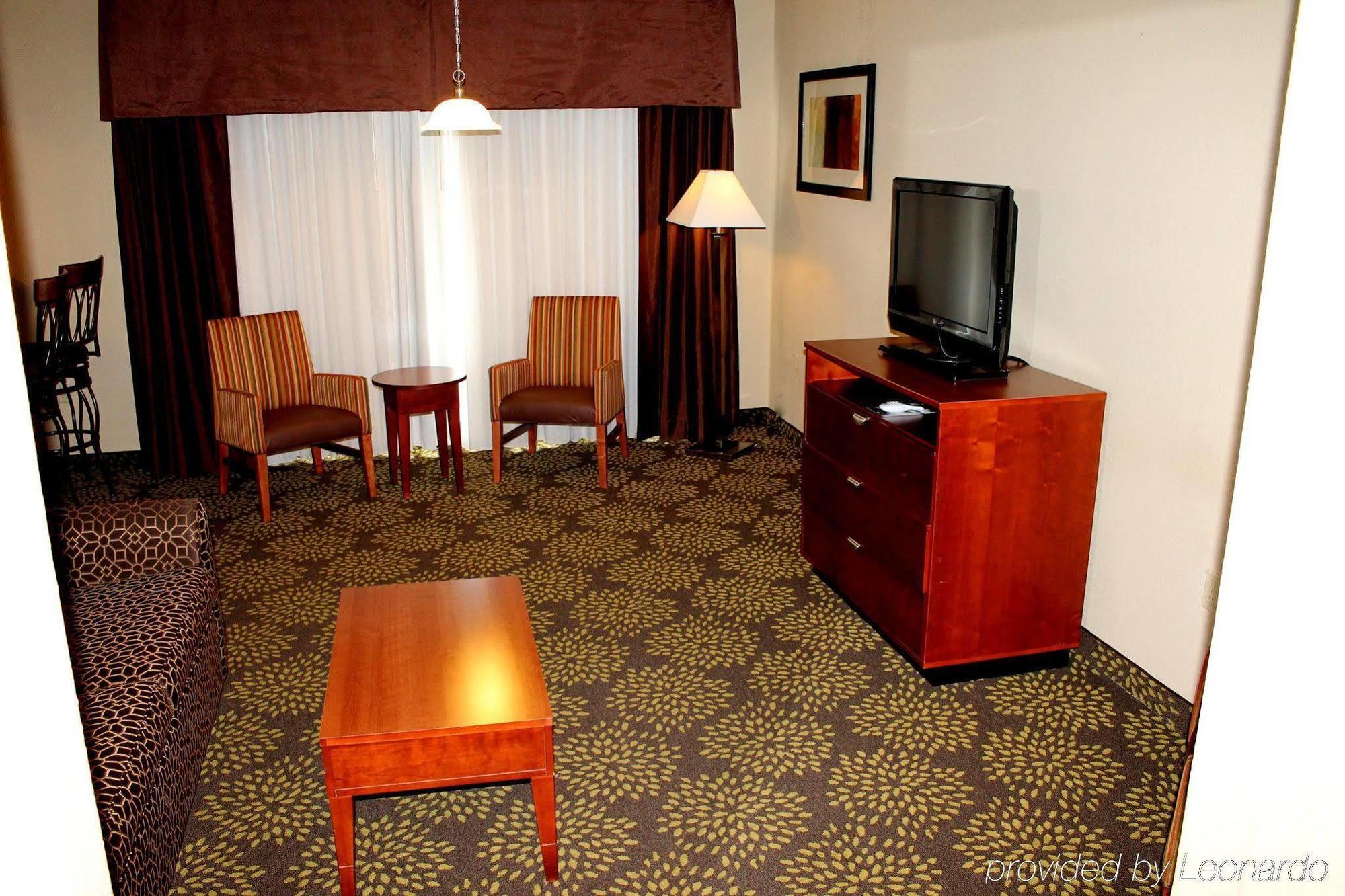 Holiday Inn Express Hotel & Suites Starkville, An Ihg Hotel מראה חיצוני תמונה